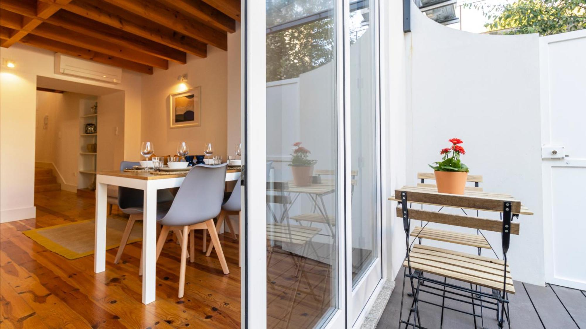 City Center Duplex W Patio By Lovelystay Porto Ngoại thất bức ảnh