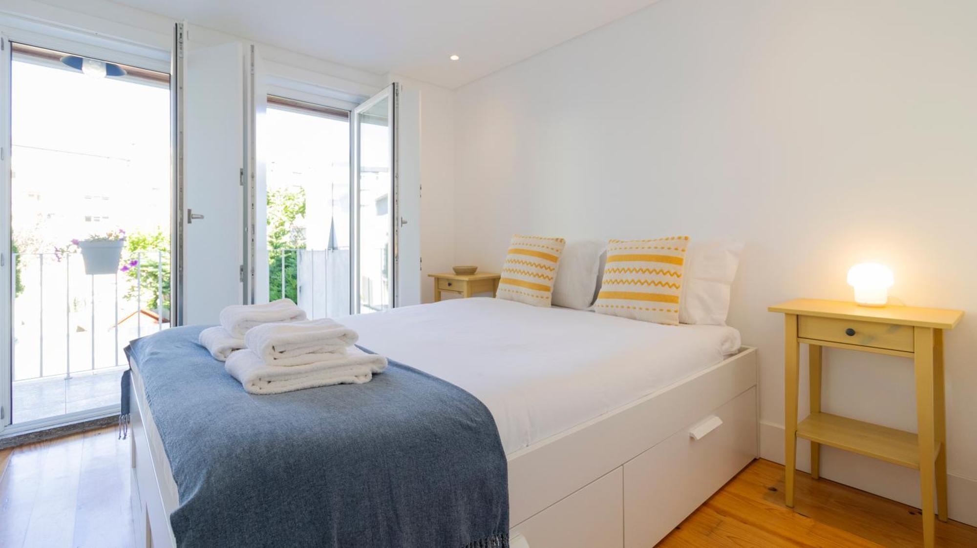 City Center Duplex W Patio By Lovelystay Porto Ngoại thất bức ảnh
